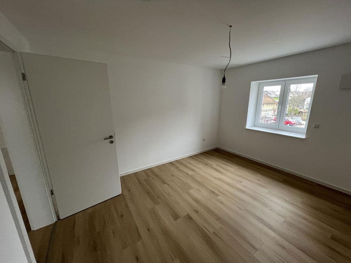 Pronájem bytu 3+1 79 m², Mauerbergstrasse 83, Neuweier, Bádensko-Württembersko Pronájem bytu 3+1 79 m², Mauerbergstrasse 83, Neuweier, Bádensko-Württembersko