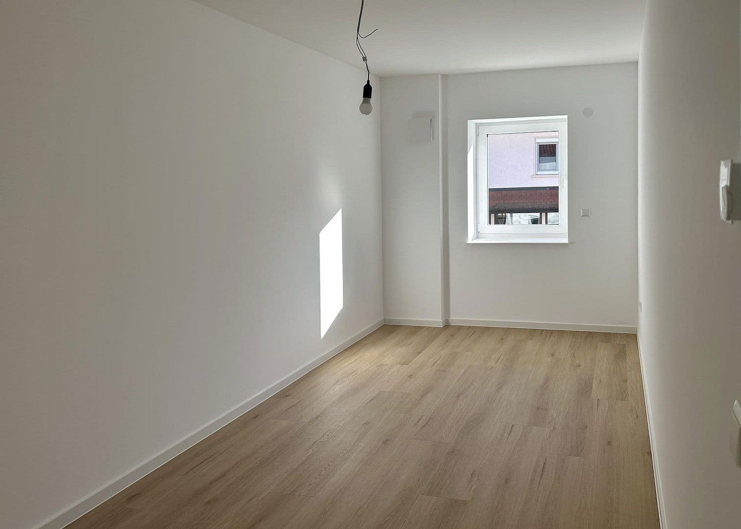 Pronájem bytu 3+1 79 m², Mauerbergstrasse 83, Neuweier, Bádensko-Württembersko Pronájem bytu 3+1 79 m², Mauerbergstrasse 83, Neuweier, Bádensko-Württembersko
