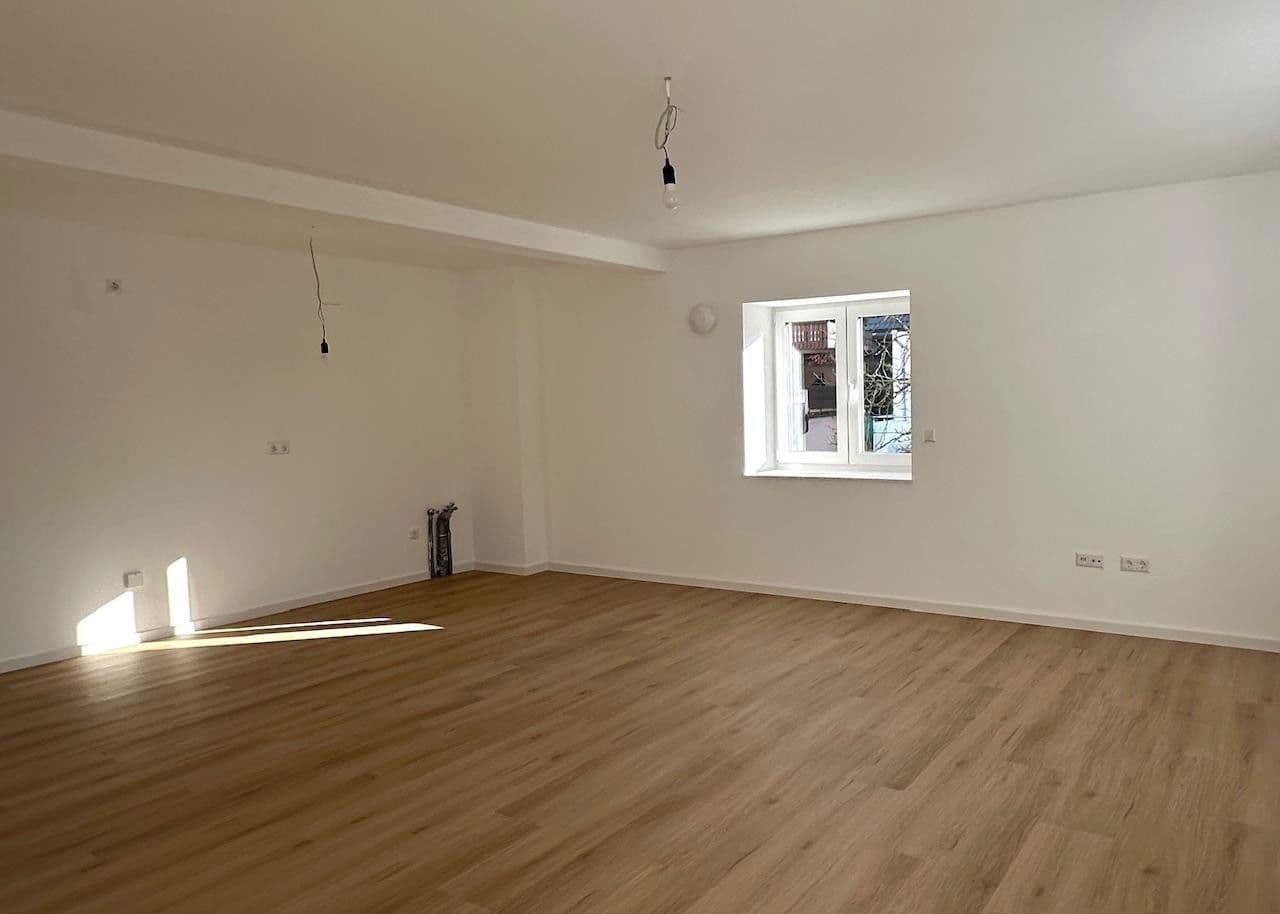 Pronájem bytu 3+1 79 m², Mauerbergstrasse 83, Neuweier, Bádensko-Württembersko Pronájem bytu 3+1 79 m², Mauerbergstrasse 83, Neuweier, Bádensko-Württembersko