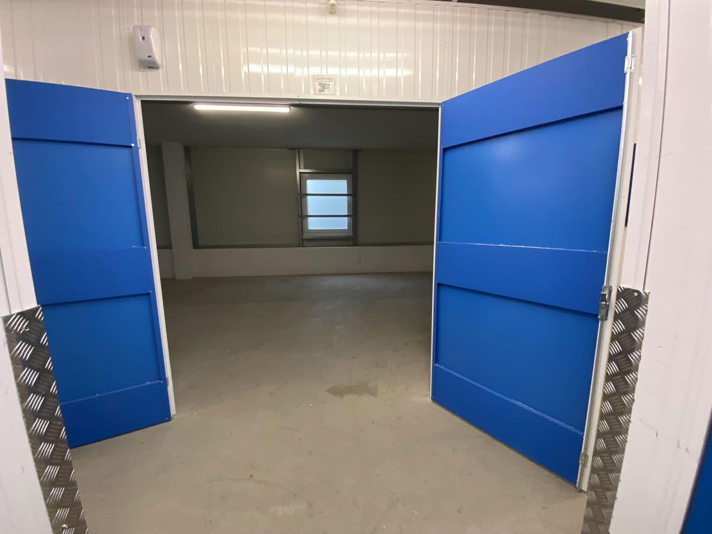 Pronájem nebytového prostoru 131 m², Robert-W.-Kempner-Str. 2a / Dahlemer Weg, Berlin, Berlín Pronájem nebytového prostoru 131 m², Robert-W.-Kempner-Str. 2a / Dahlemer Weg, Berlin, Berlín