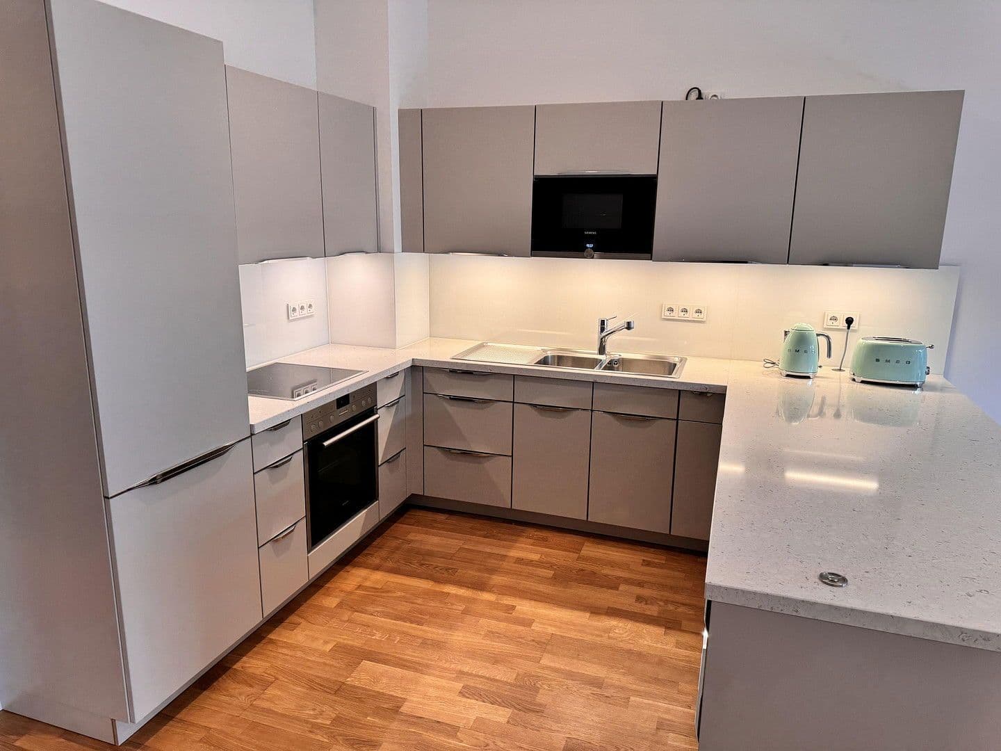 Pronájem bytu 2+1 78 m², Pariser Str. 23, Berlin, Berlín Pronájem bytu 2+1 78 m², Pariser Str. 23, Berlin, Berlín