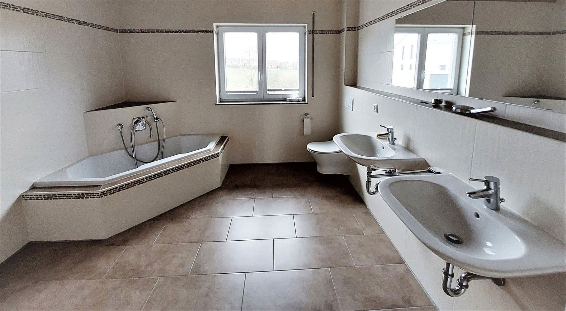 Pronájem domu 158 m², pozemek 239 m², Aalen, Bádensko-Württembersko Pronájem domu 158 m², pozemek 239 m², Aalen, Bádensko-Württembersko