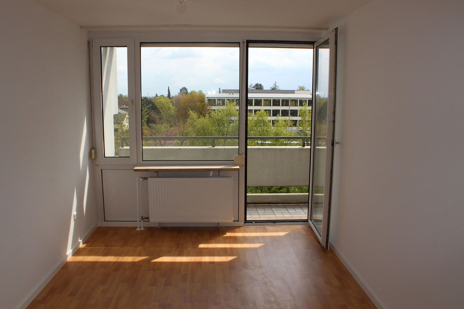 Pronájem bytu 3+1 63 m², Salbauerstrasse 5, München, Bavorsko Pronájem bytu 3+1 63 m², Salbauerstrasse 5, München, Bavorsko