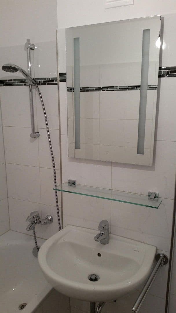 Pronájem bytu 3+1 63 m², Salbauerstrasse 5, München, Bavorsko Pronájem bytu 3+1 63 m², Salbauerstrasse 5, München, Bavorsko