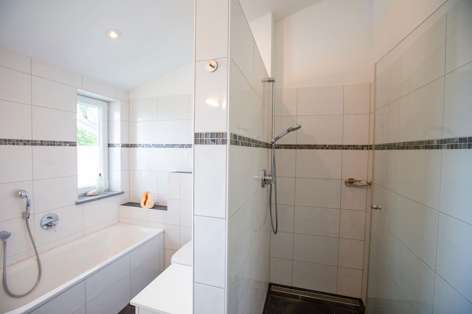 Pronájem domu 174 m², pozemek 500 m², Wörthsee, Bavorsko Pronájem domu 174 m², pozemek 500 m², Wörthsee, Bavorsko