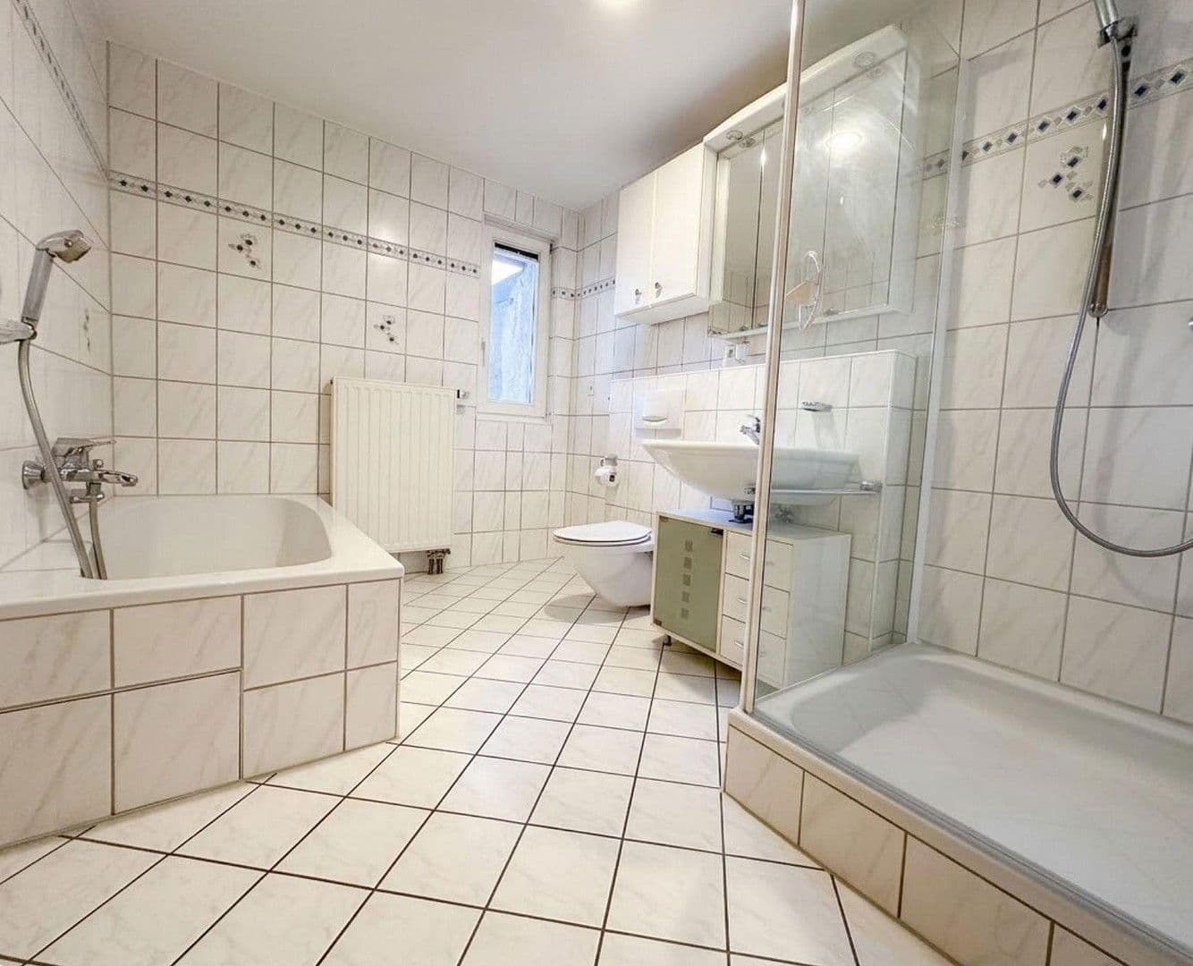 Prodej domu 165 m², pozemek 333 m², Bad Dürrheim, Bádensko-Württembersko Prodej domu 165 m², pozemek 333 m², Bad Dürrheim, Bádensko-Württembersko