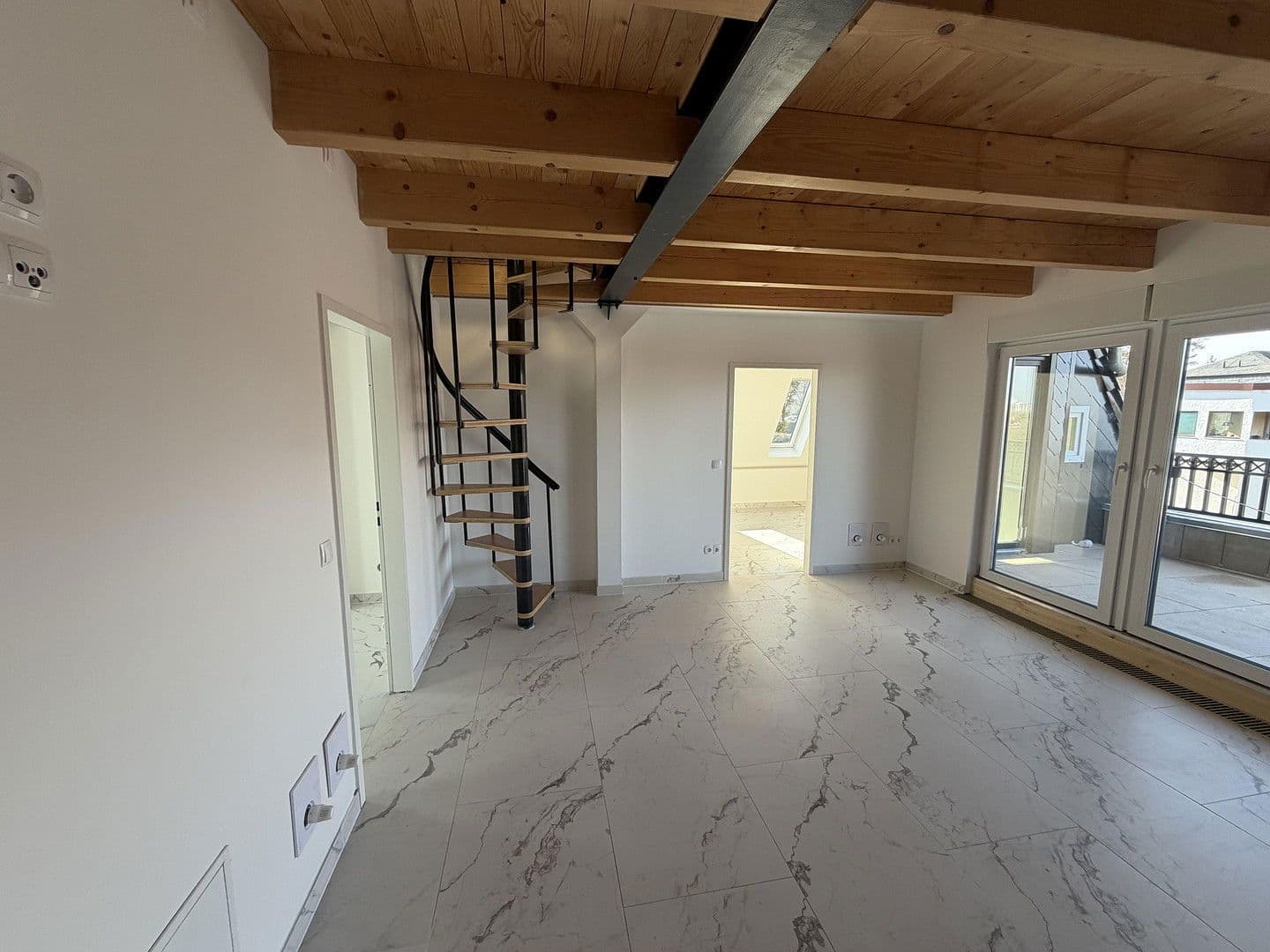 Pronájem bytu 4+1 111 m², Küfersteig 2, Berlin, Berlín Pronájem bytu 4+1 111 m², Küfersteig 2, Berlin, Berlín