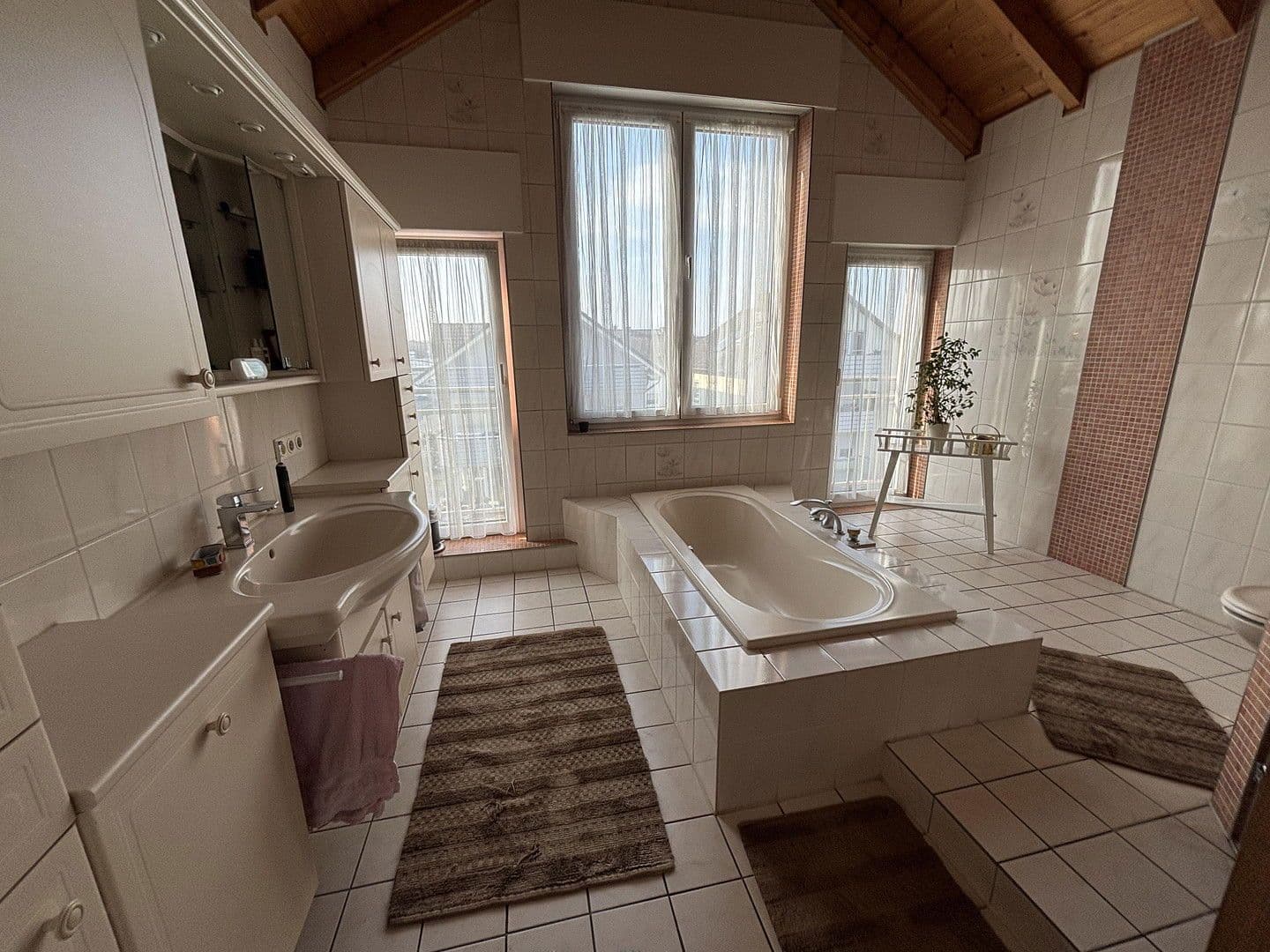 Prodej domu 230 m², pozemek 454 m², Odenwaldstr. 13, Obertshausen, Hessen Prodej domu 230 m², pozemek 454 m², Odenwaldstr. 13, Obertshausen, Hessen