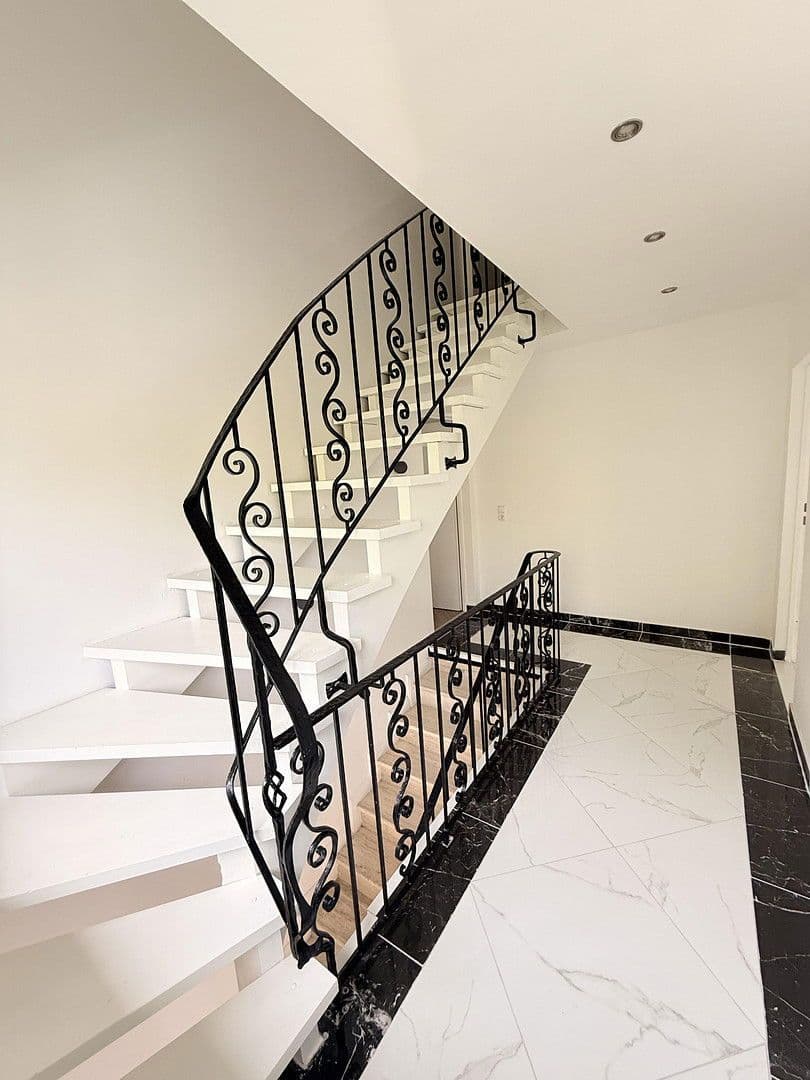 Prodej domu 240 m², pozemek 840 m², Oelmühler Straße 15, Hagen, Severní Porýní-Vestfálsko Prodej domu 240 m², pozemek 840 m², Oelmühler Straße 15, Hagen, Severní Porýní-Vestfálsko