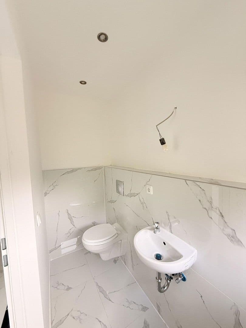 Prodej domu 240 m², pozemek 840 m², Oelmühler Straße 15, Hagen, Severní Porýní-Vestfálsko Prodej domu 240 m², pozemek 840 m², Oelmühler Straße 15, Hagen, Severní Porýní-Vestfálsko