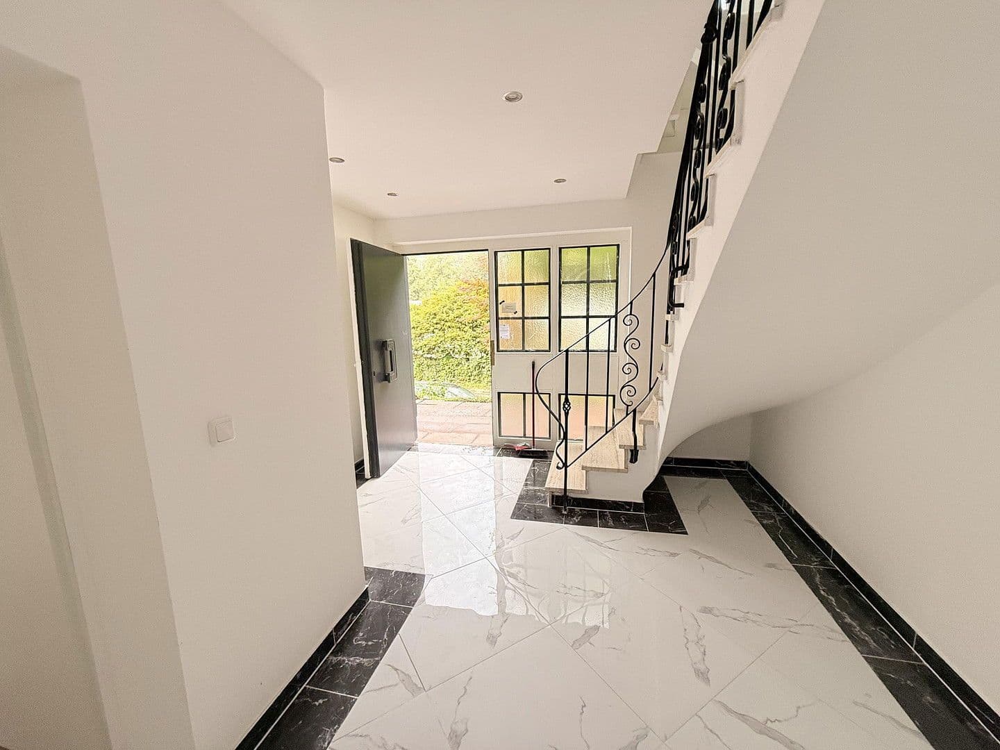 Prodej domu 240 m², pozemek 840 m², Oelmühler Straße 15, Hagen, Severní Porýní-Vestfálsko Prodej domu 240 m², pozemek 840 m², Oelmühler Straße 15, Hagen, Severní Porýní-Vestfálsko