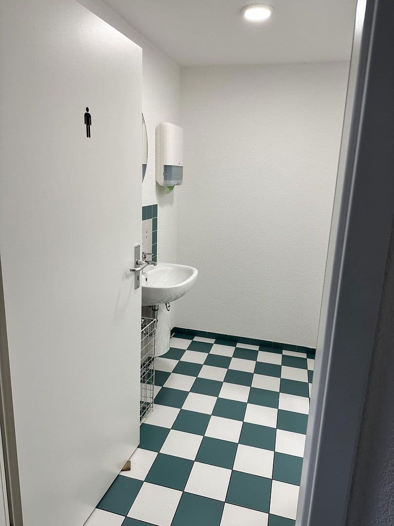 Pronájem nebytového prostoru 588 m², Mühllach 11, Röthenbach an der Pegnitz, Bavorsko Pronájem nebytového prostoru 588 m², Mühllach 11, Röthenbach an der Pegnitz, Bavorsko