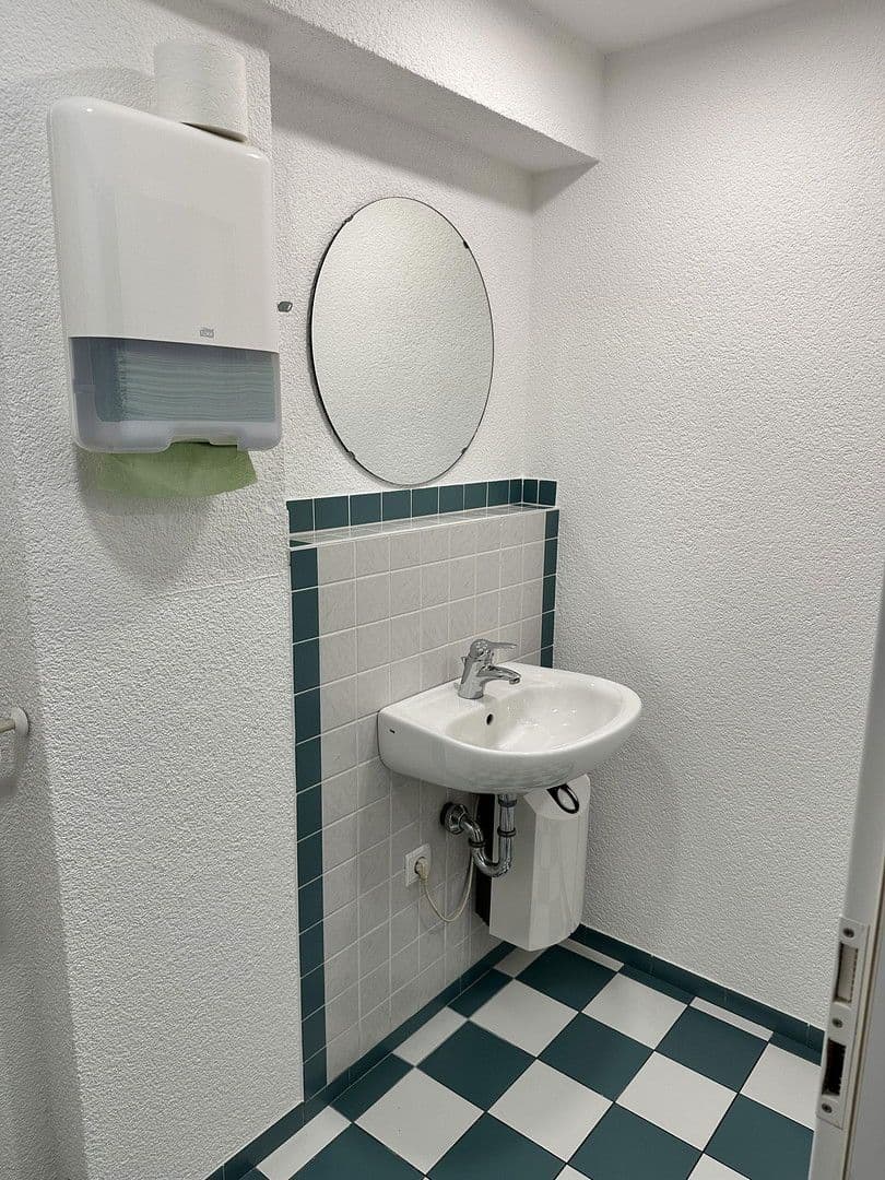 Pronájem nebytového prostoru 588 m², Mühllach 11, Röthenbach an der Pegnitz, Bavorsko Pronájem nebytového prostoru 588 m², Mühllach 11, Röthenbach an der Pegnitz, Bavorsko