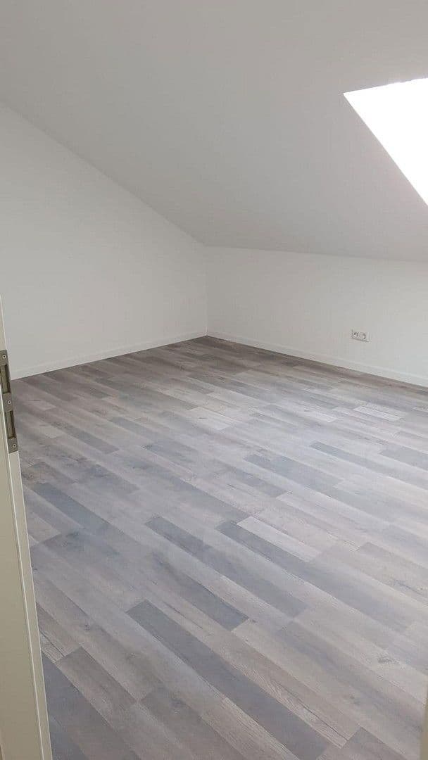 Pronájem domu 161 m², pozemek 300 m², Wettin-Löbejün, Sasko-Anhaltsko Pronájem domu 161 m², pozemek 300 m², Wettin-Löbejün, Sasko-Anhaltsko