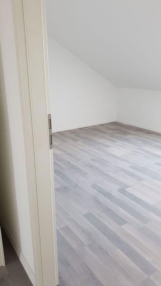 Pronájem domu 161 m², pozemek 300 m², Wettin-Löbejün, Sasko-Anhaltsko Pronájem domu 161 m², pozemek 300 m², Wettin-Löbejün, Sasko-Anhaltsko