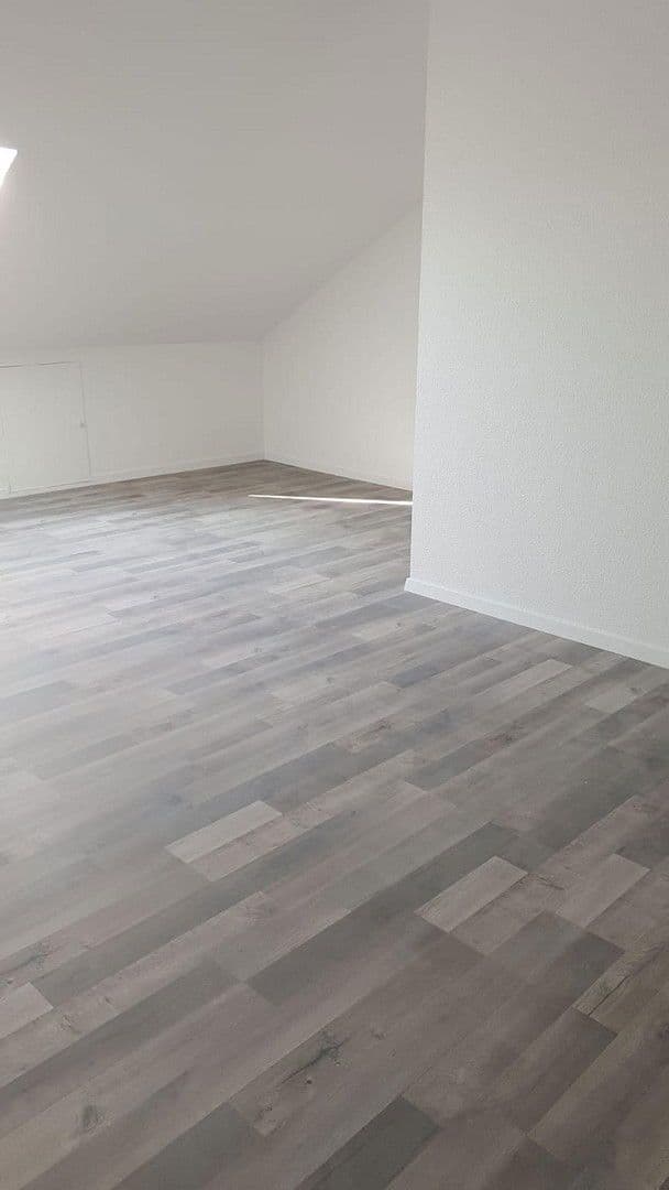Pronájem domu 161 m², pozemek 300 m², Wettin-Löbejün, Sasko-Anhaltsko Pronájem domu 161 m², pozemek 300 m², Wettin-Löbejün, Sasko-Anhaltsko