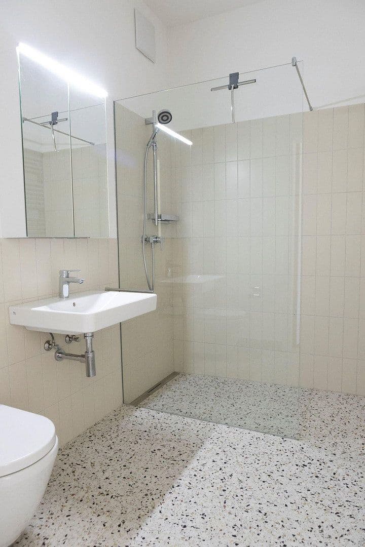 Pronájem bytu 2+1 56 m², Eisenbahnstr. 21, Waldshut-Tiengen, Bádensko-Württembersko Pronájem bytu 2+1 56 m², Eisenbahnstr. 21, Waldshut-Tiengen, Bádensko-Württembersko