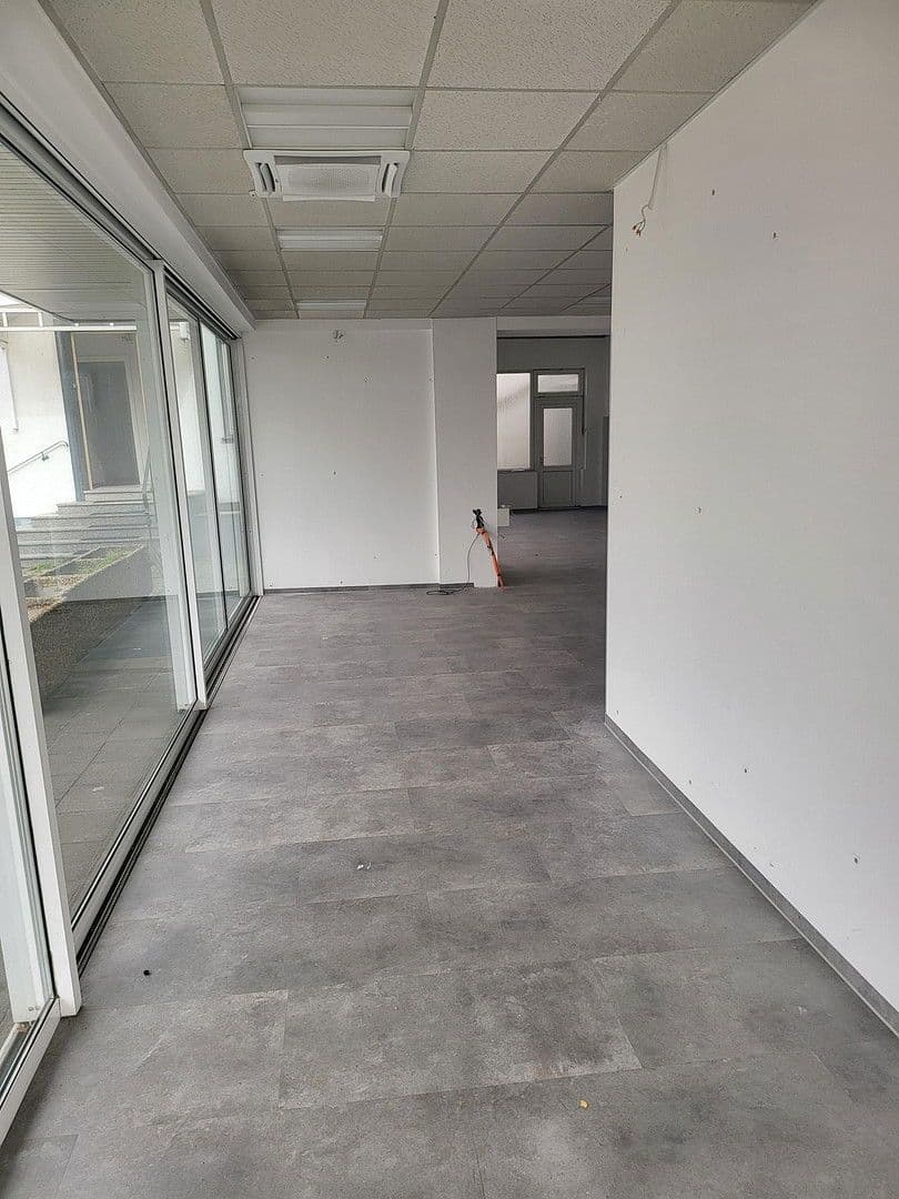 Pronájem nebytového prostoru 280 m², Viersener Straße 240, Mönchengladbach, Severní Porýní-Vestfálsko Pronájem nebytového prostoru 280 m², Viersener Straße 240, Mönchengladbach, Severní Porýní-Vestfálsko