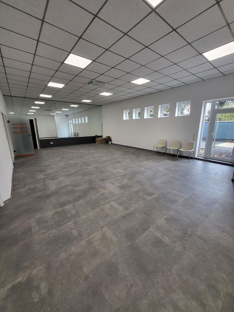 Pronájem nebytového prostoru 280 m², Viersener Straße 240, Mönchengladbach, Severní Porýní-Vestfálsko Pronájem nebytového prostoru 280 m², Viersener Straße 240, Mönchengladbach, Severní Porýní-Vestfálsko