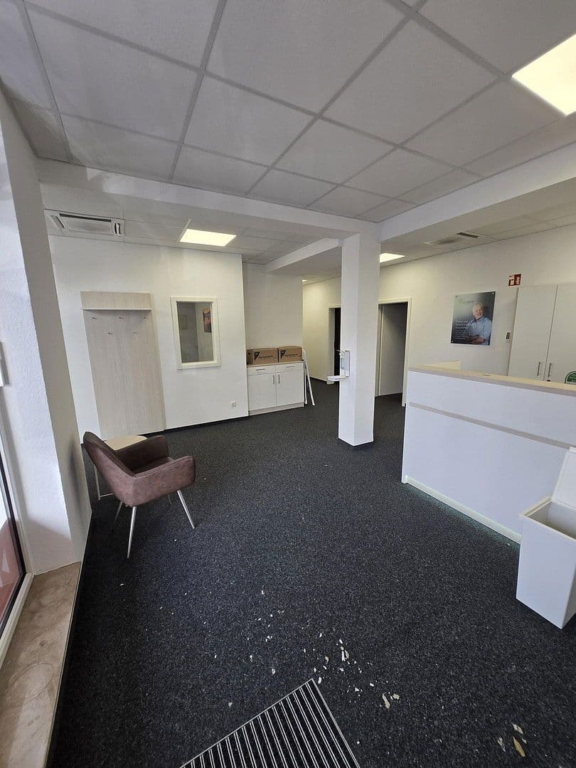 Pronájem nebytového prostoru 280 m², Viersener Straße 240, Mönchengladbach, Severní Porýní-Vestfálsko Pronájem nebytového prostoru 280 m², Viersener Straße 240, Mönchengladbach, Severní Porýní-Vestfálsko