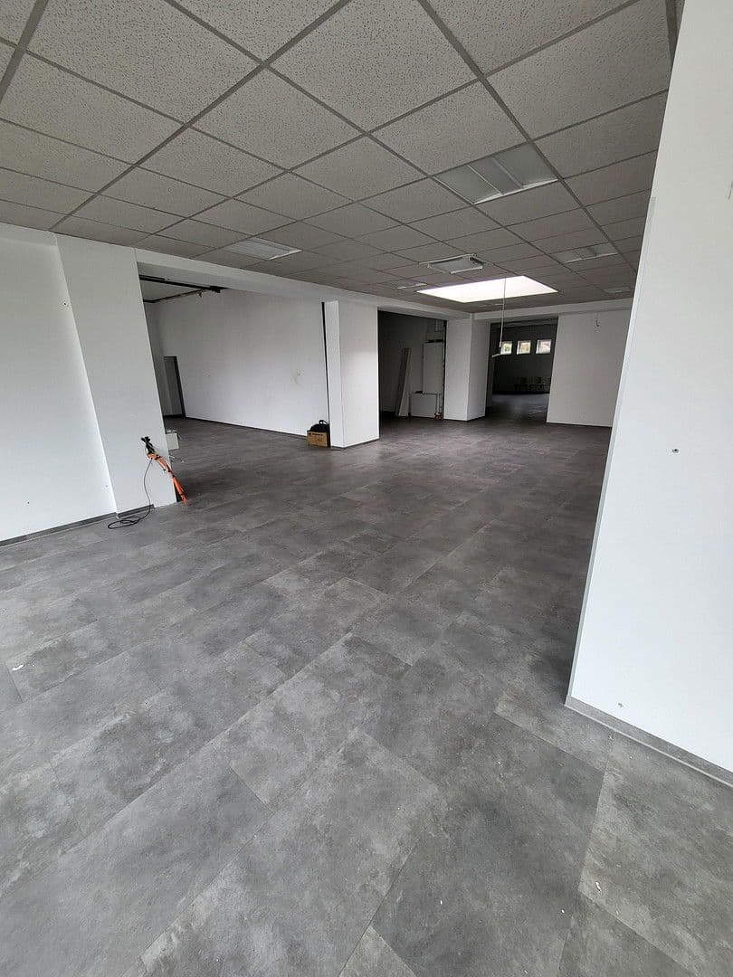 Pronájem nebytového prostoru 280 m², Viersener Straße 240, Mönchengladbach, Severní Porýní-Vestfálsko Pronájem nebytového prostoru 280 m², Viersener Straße 240, Mönchengladbach, Severní Porýní-Vestfálsko