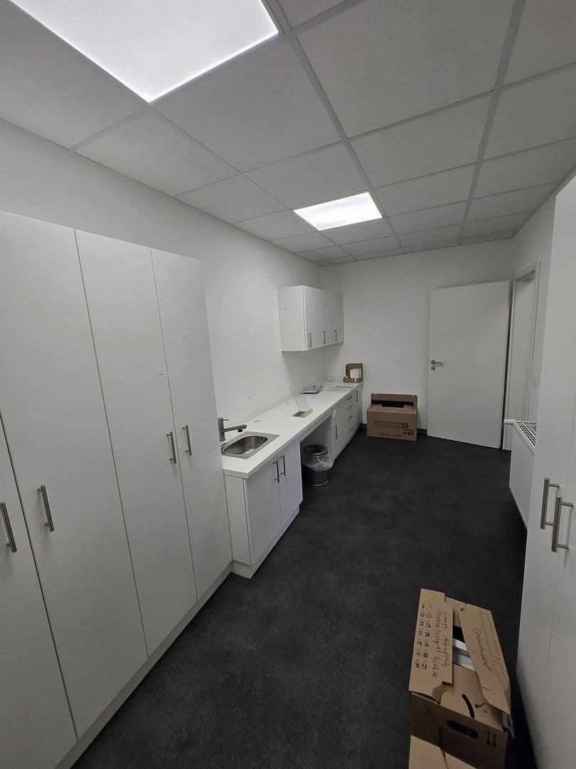 Pronájem nebytového prostoru 280 m², Viersener Straße 240, Mönchengladbach, Severní Porýní-Vestfálsko Pronájem nebytového prostoru 280 m², Viersener Straße 240, Mönchengladbach, Severní Porýní-Vestfálsko