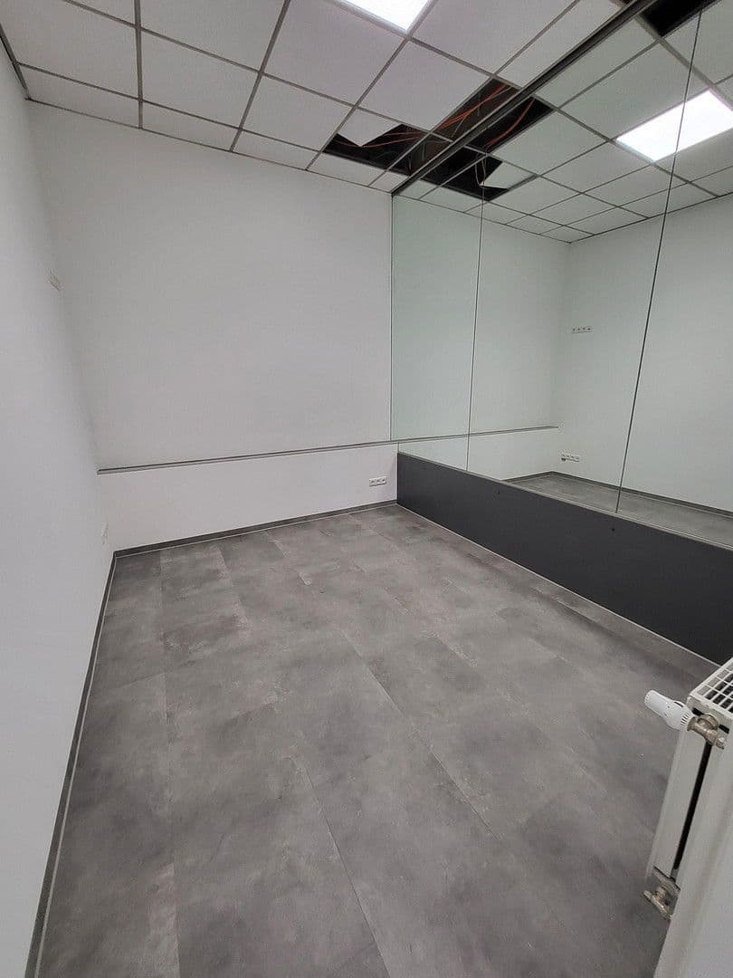 Pronájem nebytového prostoru 280 m², Viersener Straße 240, Mönchengladbach, Severní Porýní-Vestfálsko Pronájem nebytového prostoru 280 m², Viersener Straße 240, Mönchengladbach, Severní Porýní-Vestfálsko