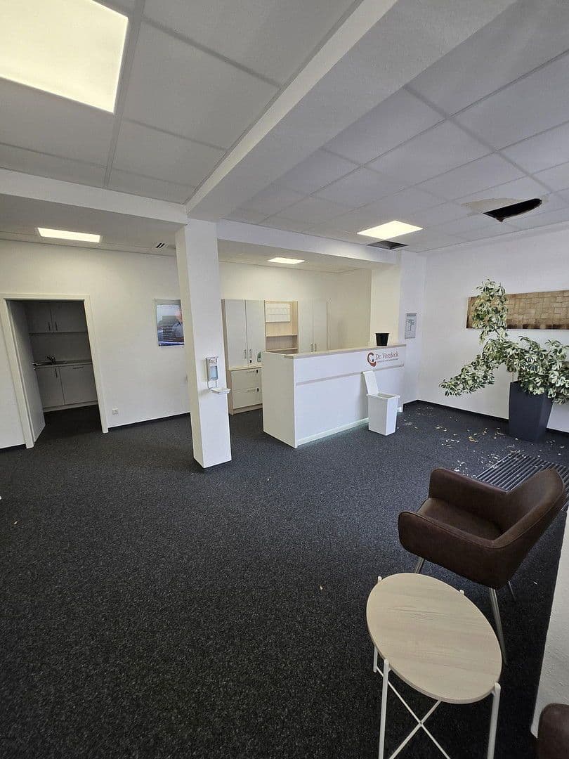 Pronájem nebytového prostoru 280 m², Viersener Straße 240, Mönchengladbach, Severní Porýní-Vestfálsko Pronájem nebytového prostoru 280 m², Viersener Straße 240, Mönchengladbach, Severní Porýní-Vestfálsko