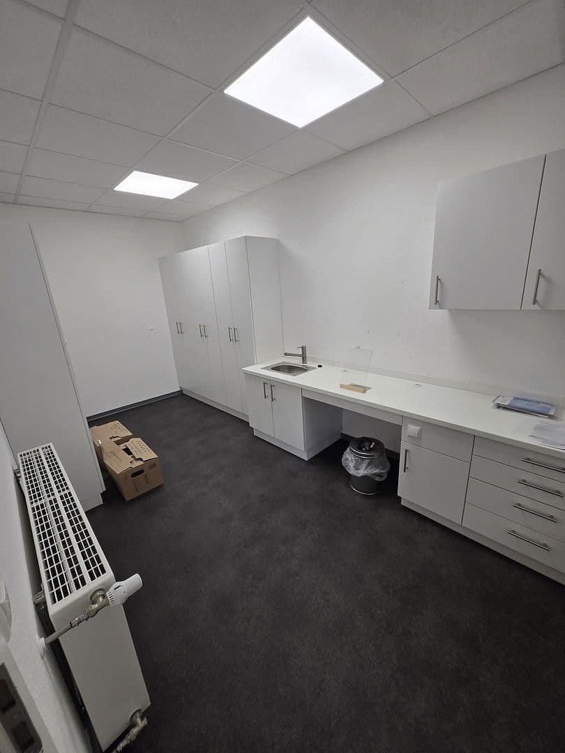 Pronájem nebytového prostoru 280 m², Viersener Straße 240, Mönchengladbach, Severní Porýní-Vestfálsko Pronájem nebytového prostoru 280 m², Viersener Straße 240, Mönchengladbach, Severní Porýní-Vestfálsko