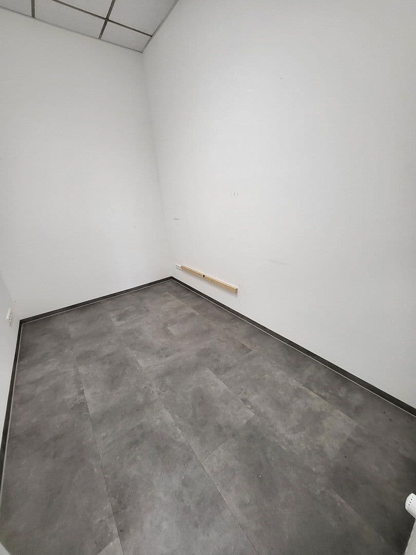 Pronájem nebytového prostoru 280 m², Viersener Straße 240, Mönchengladbach, Severní Porýní-Vestfálsko Pronájem nebytového prostoru 280 m², Viersener Straße 240, Mönchengladbach, Severní Porýní-Vestfálsko