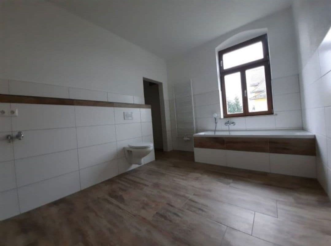 Pronájem bytu 4+1 116 m², August-Bebel-Straße 41, Oppach, Sasko Pronájem bytu 4+1 116 m², August-Bebel-Straße 41, Oppach, Sasko