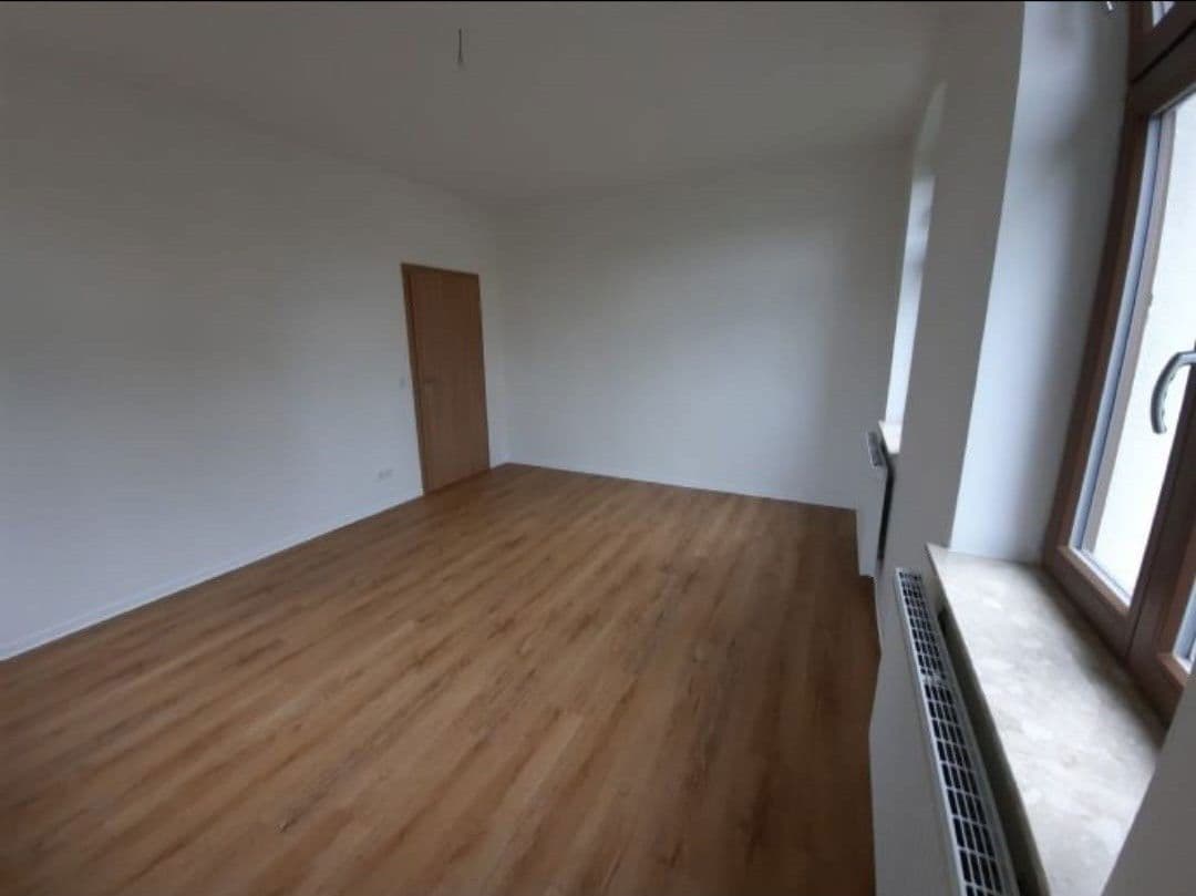 Pronájem bytu 4+1 116 m², August-Bebel-Straße 41, Oppach, Sasko Pronájem bytu 4+1 116 m², August-Bebel-Straße 41, Oppach, Sasko