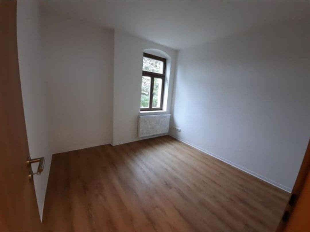 Pronájem bytu 4+1 116 m², August-Bebel-Straße 41, Oppach, Sasko Pronájem bytu 4+1 116 m², August-Bebel-Straße 41, Oppach, Sasko