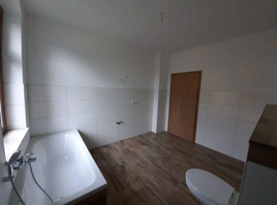 Pronájem bytu 4+1 116 m², August-Bebel-Straße 41, Oppach, Sasko Pronájem bytu 4+1 116 m², August-Bebel-Straße 41, Oppach, Sasko