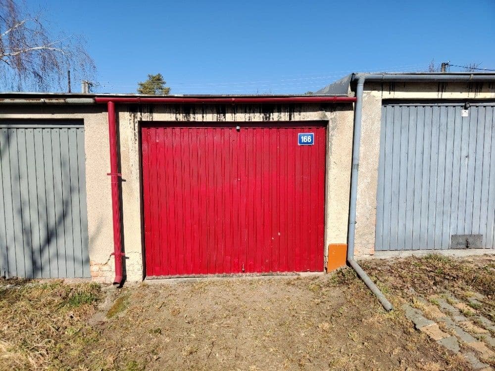 Prodej garáže 19 m², Dlouhá, Šlapanice, Jihomoravský kraj Prodej garáže 19 m², Dlouhá, Šlapanice, Jihomoravský kraj