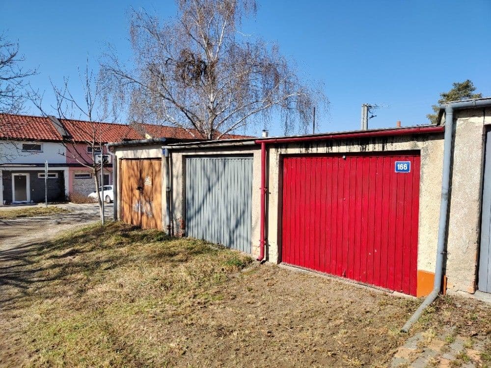 Prodej garáže 19 m², Dlouhá, Šlapanice, Jihomoravský kraj Prodej garáže 19 m², Dlouhá, Šlapanice, Jihomoravský kraj