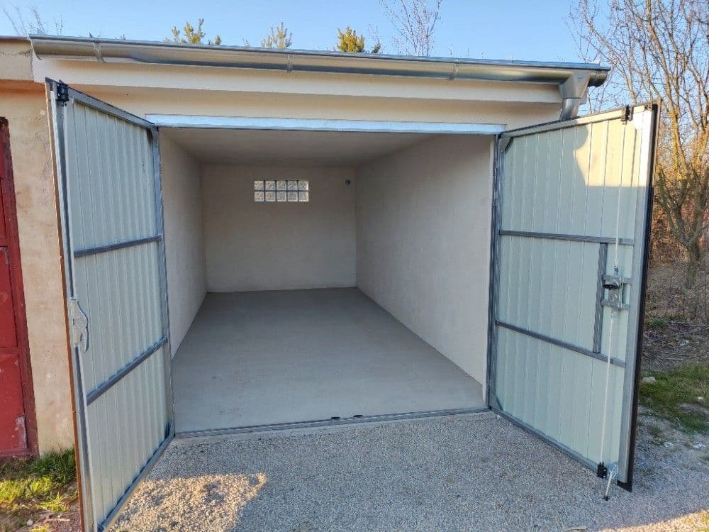 Prodej garáže 19 m², Dlouhá, Šlapanice, Jihomoravský kraj Prodej garáže 19 m², Dlouhá, Šlapanice, Jihomoravský kraj