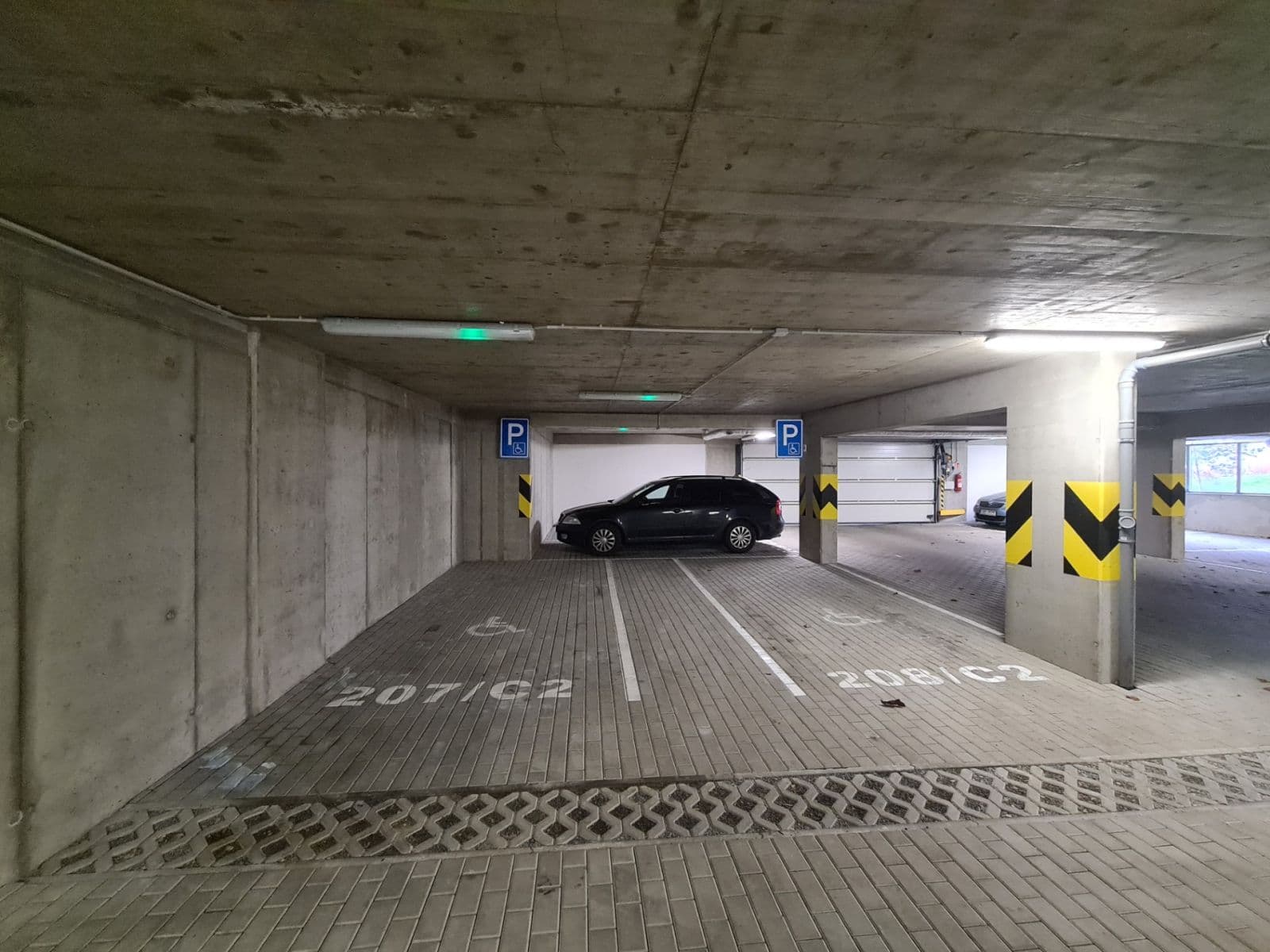 Pronájem garáže 15 m², Makedonská, Praha, Praha Pronájem garáže 15 m², Makedonská, Praha, Praha