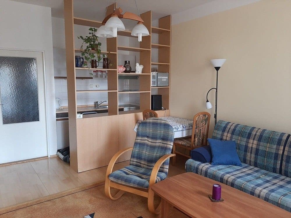 Pronájem bytu 1+kk 32 m², Školská, Hostivice, Středočeský kraj Pronájem bytu 1+kk 32 m², Školská, Hostivice, Středočeský kraj