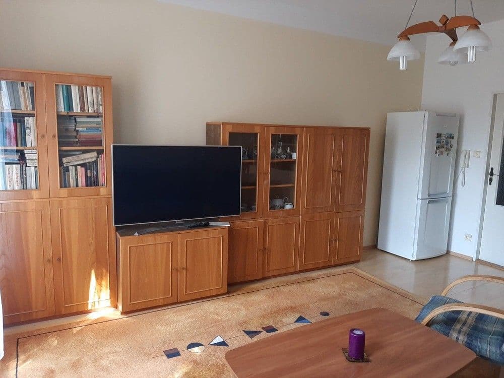 Pronájem bytu 1+kk 32 m², Školská, Hostivice, Středočeský kraj Pronájem bytu 1+kk 32 m², Školská, Hostivice, Středočeský kraj