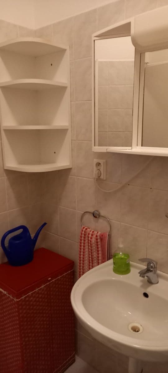 Pronájem bytu 1+kk 32 m², Školská, Hostivice, Středočeský kraj Pronájem bytu 1+kk 32 m², Školská, Hostivice, Středočeský kraj