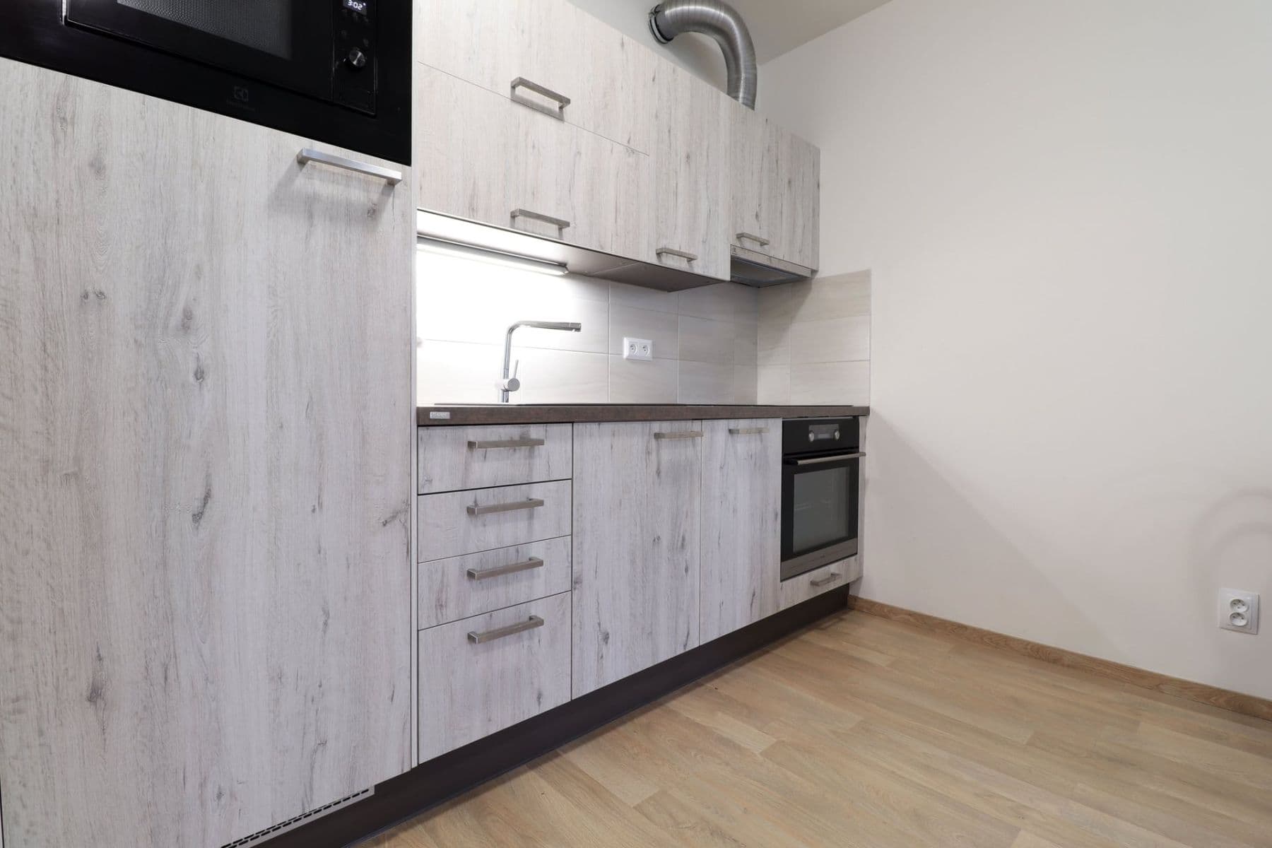 Pronájem bytu 1+kk 38 m², Olgy Havlové, Praha, Praha Pronájem bytu 1+kk 38 m², Olgy Havlové, Praha, Praha