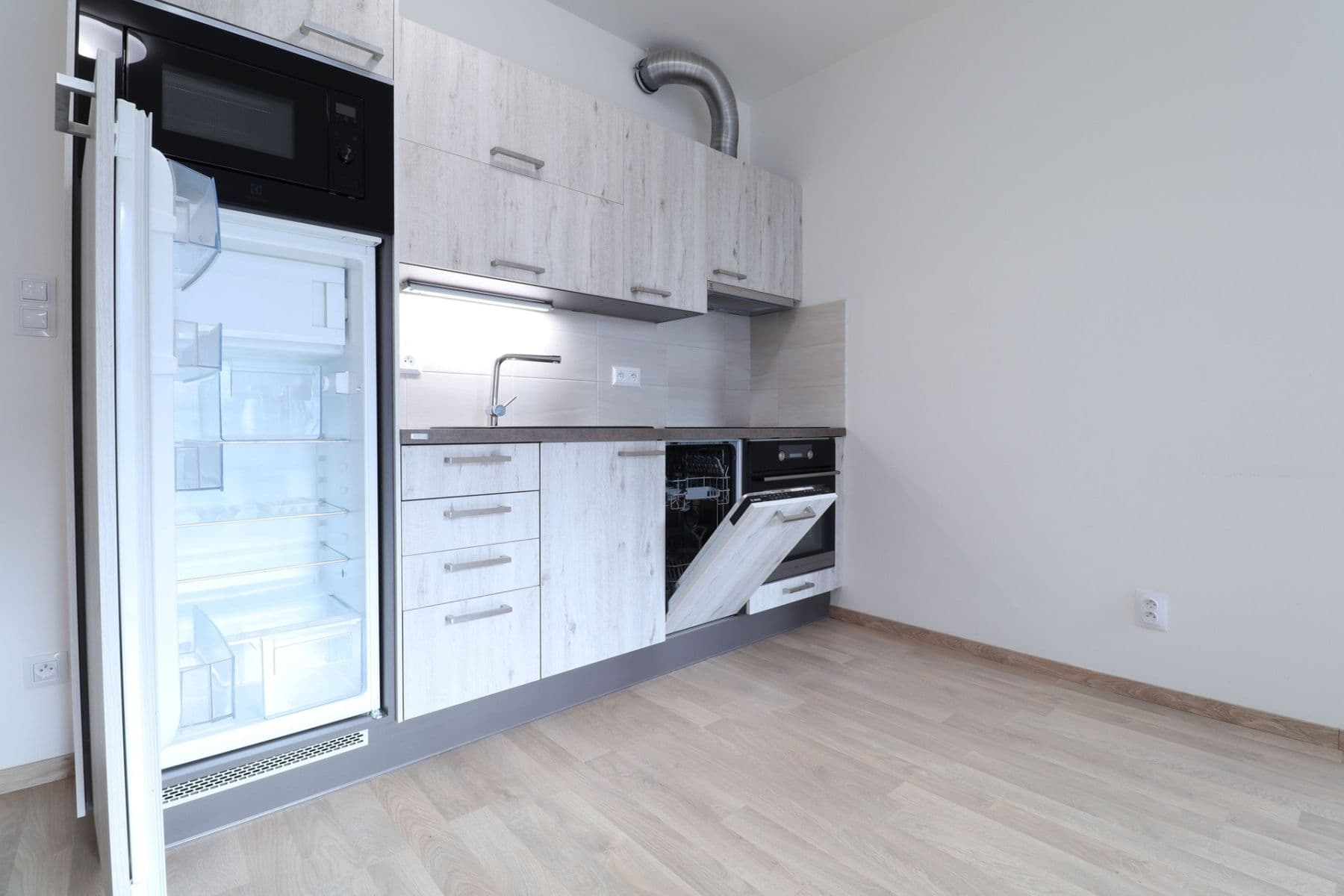 Pronájem bytu 1+kk 38 m², Olgy Havlové, Praha, Praha Pronájem bytu 1+kk 38 m², Olgy Havlové, Praha, Praha