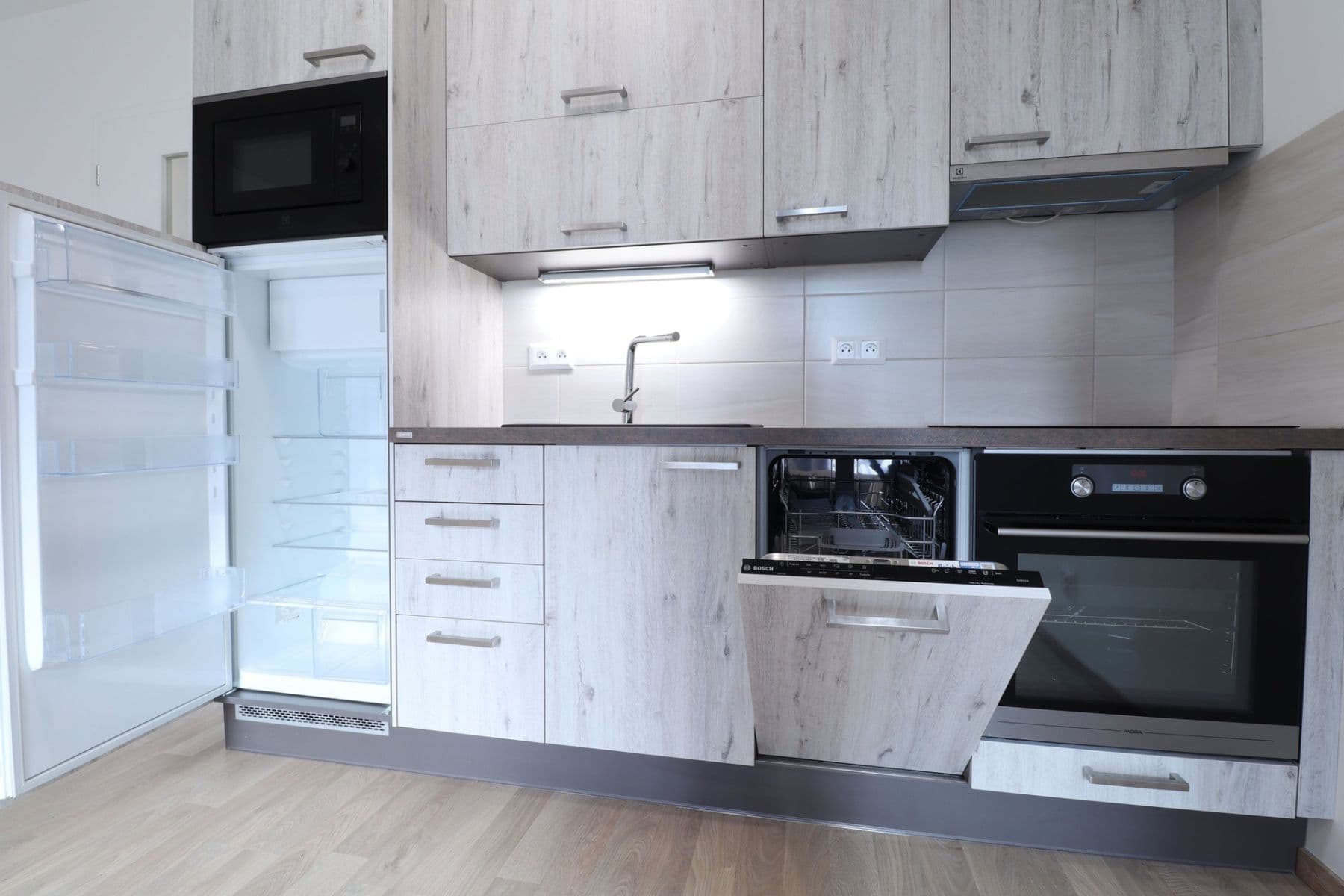 Pronájem bytu 1+kk 38 m², Olgy Havlové, Praha, Praha Pronájem bytu 1+kk 38 m², Olgy Havlové, Praha, Praha