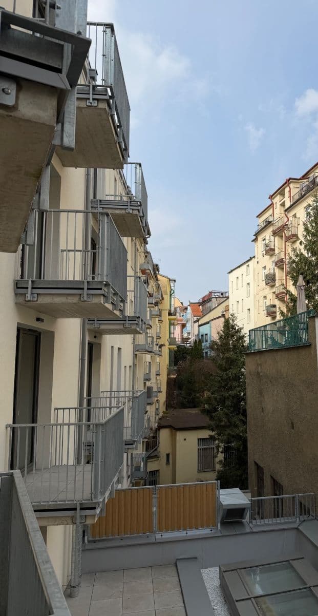 Pronájem bytu 1+kk 30 m², Krymská, Praha, Praha Pronájem bytu 1+kk 30 m², Krymská, Praha, Praha