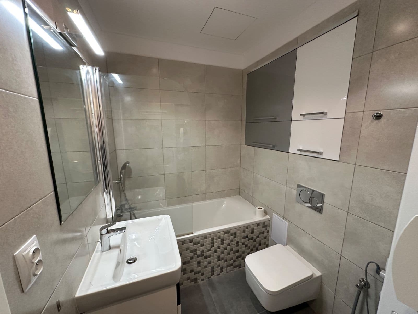 Pronájem bytu 2+kk 40 m², U Studánky, Praha, Praha Pronájem bytu 2+kk 40 m², U Studánky, Praha, Praha