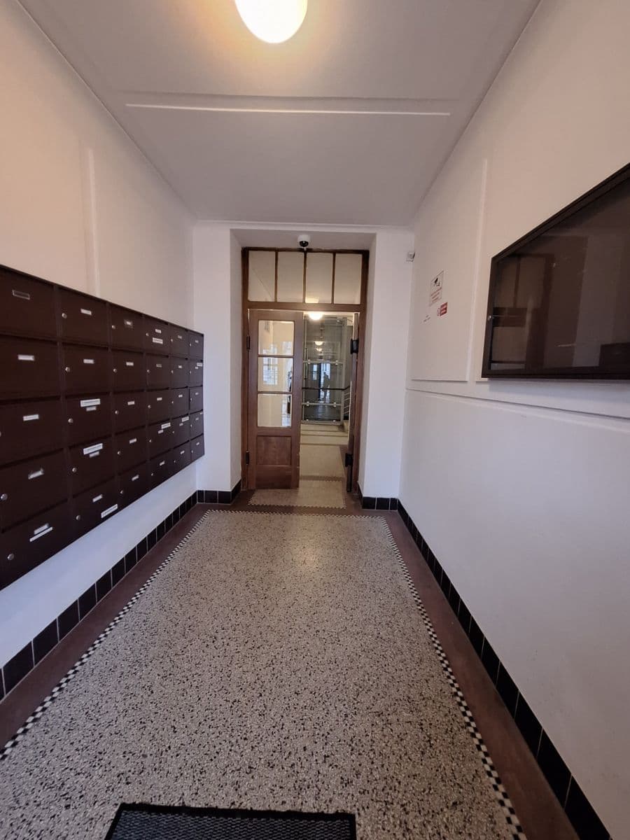 Pronájem bytu 2+kk 45 m², Šrobárova, Praha, Praha Pronájem bytu 2+kk 45 m², Šrobárova, Praha, Praha