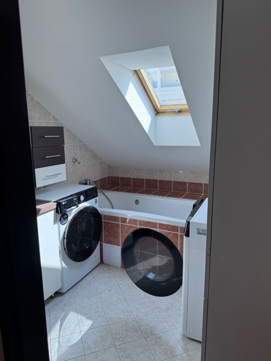 Pronájem bytu 2+kk 78 m², Komárovská, Brno, Jihomoravský kraj Pronájem bytu 2+kk 78 m², Komárovská, Brno, Jihomoravský kraj