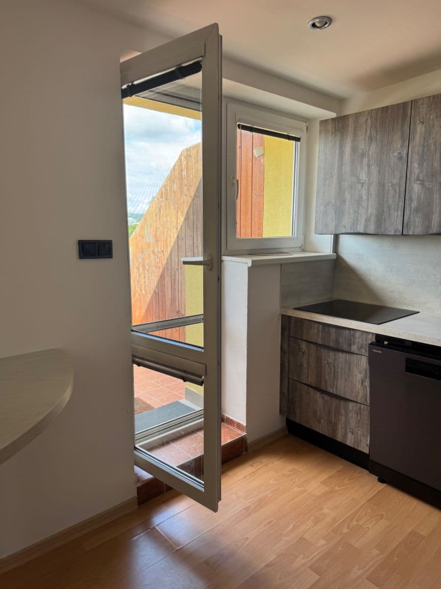 Pronájem bytu 2+kk 78 m², Komárovská, Brno, Jihomoravský kraj Pronájem bytu 2+kk 78 m², Komárovská, Brno, Jihomoravský kraj