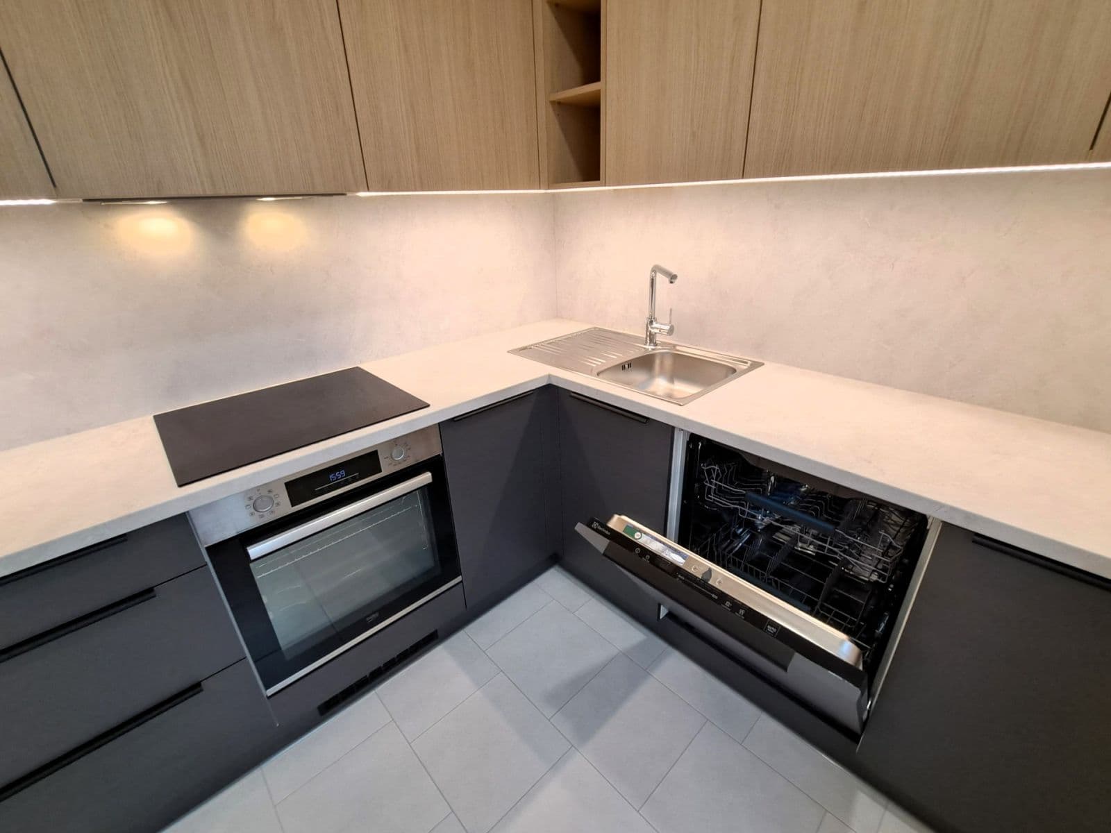 Prodej bytu 2+1 52 m², třída SNP, Hradec Králové, Královéhradecký kraj Prodej bytu 2+1 52 m², třída SNP, Hradec Králové, Královéhradecký kraj